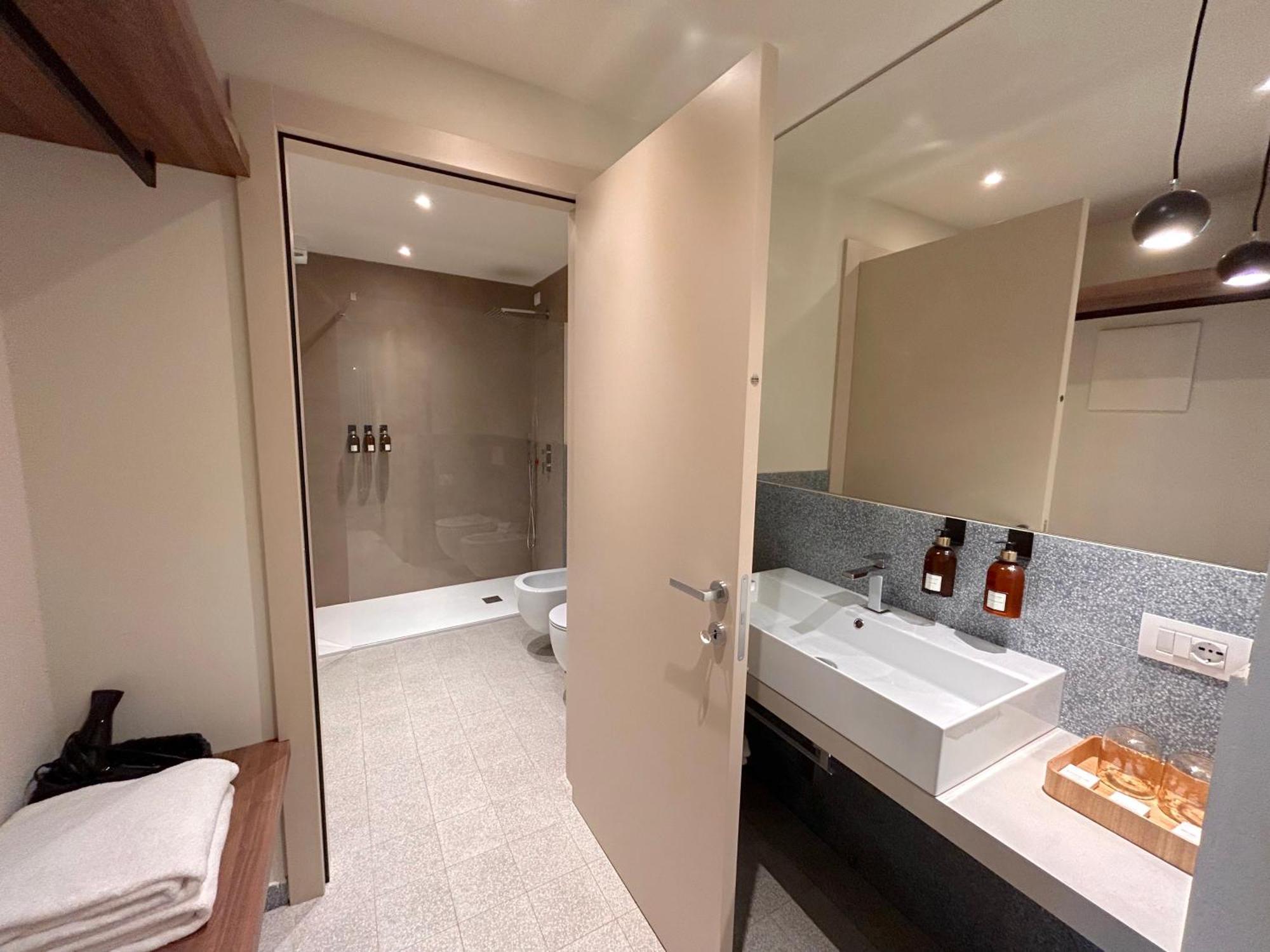 The Lake Suites Com - Luxury Stay In Lazise Buitenkant foto