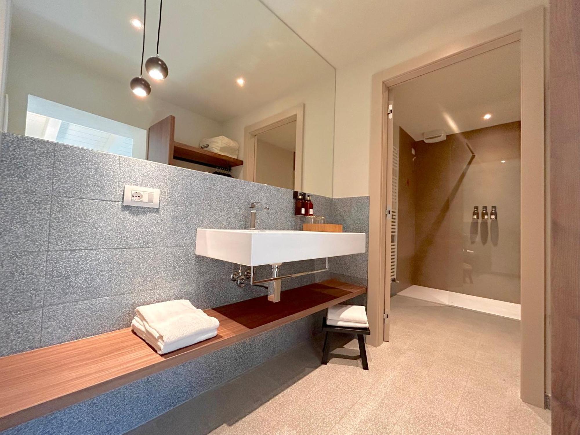 The Lake Suites Com - Luxury Stay In Lazise Buitenkant foto