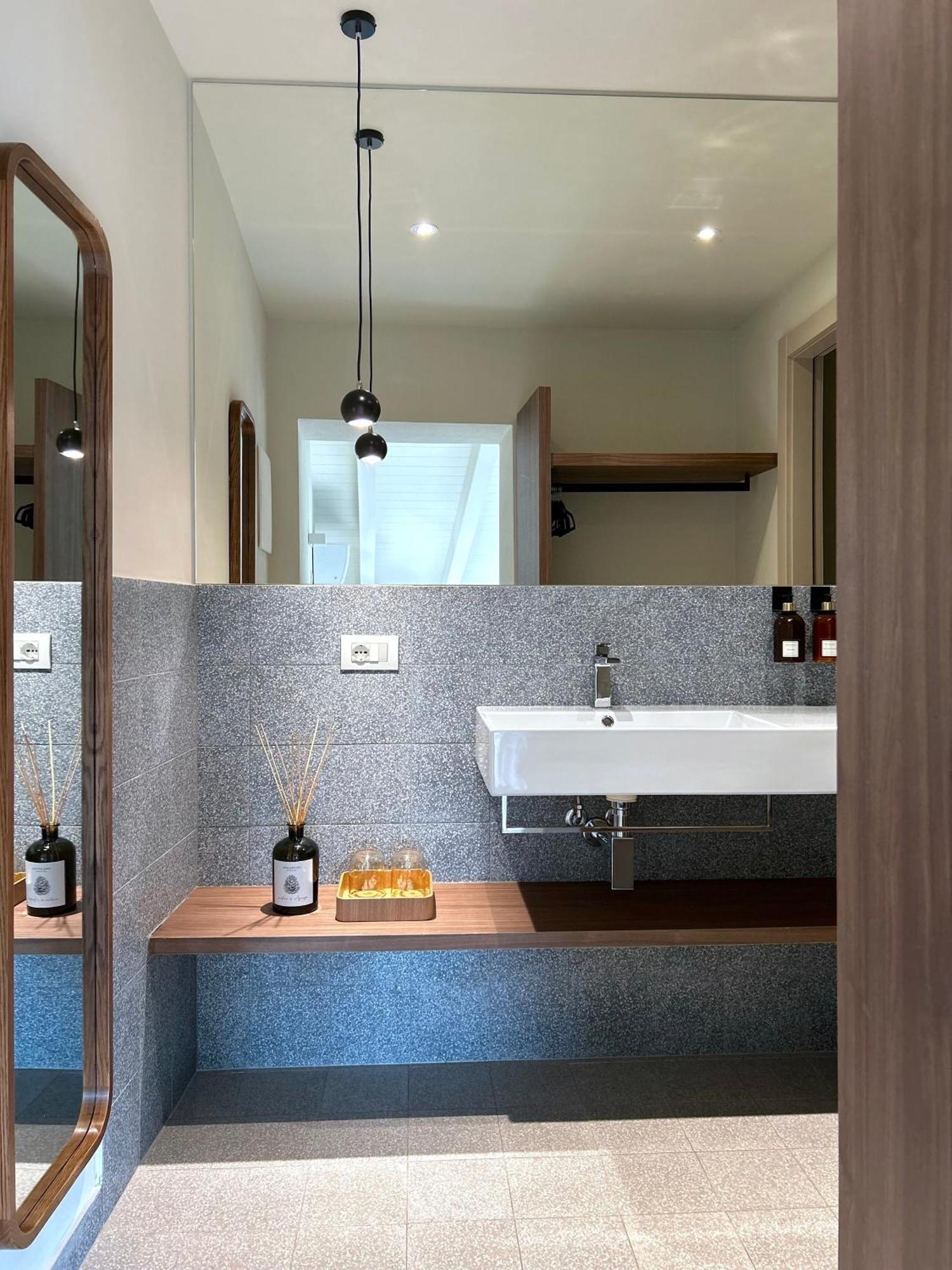 The Lake Suites Com - Luxury Stay In Lazise Buitenkant foto